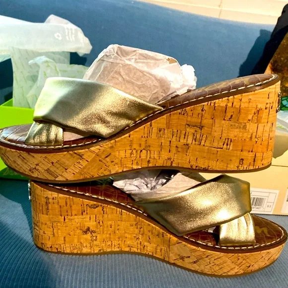NWB-Sam Edelman, Gold 100% LEATHER Cross- Strap 3” Heel Sandals/Wedges - Picture 2 of 15